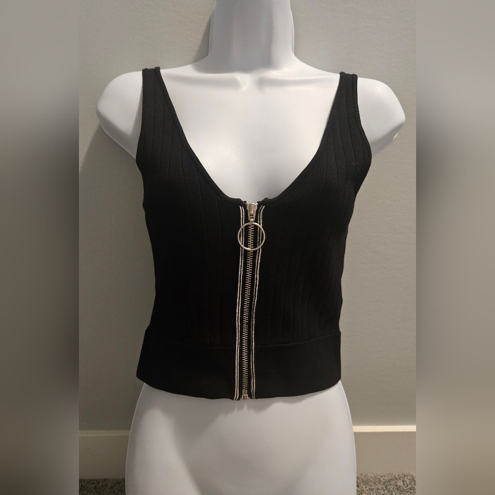 H&M Black Ribbed Knit Cropped Tank Top with Zipper - Size XS.